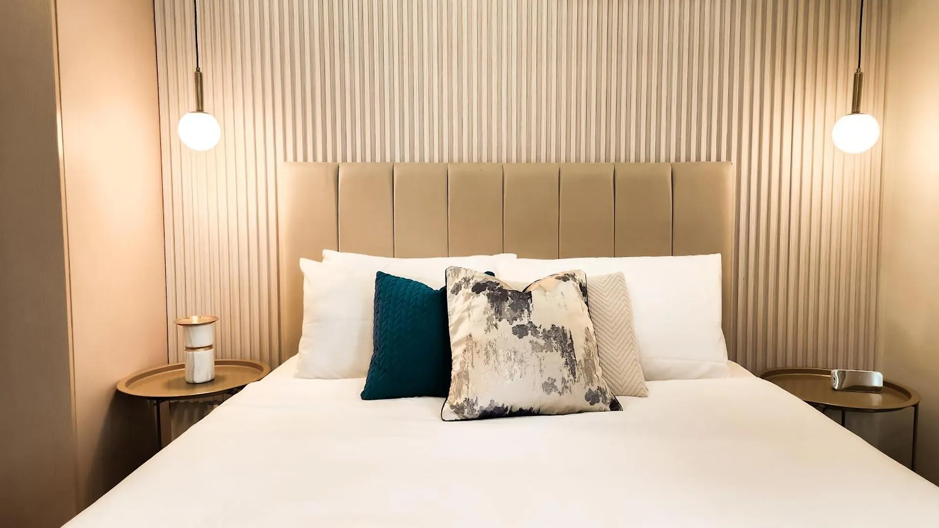 Luxestaysmnl Parisian Charm 1Br Suite Pool Gym 400Mbps Wifi Netflix Amazing City View Taguig Ξενοδοχείο με διαμερίσματα