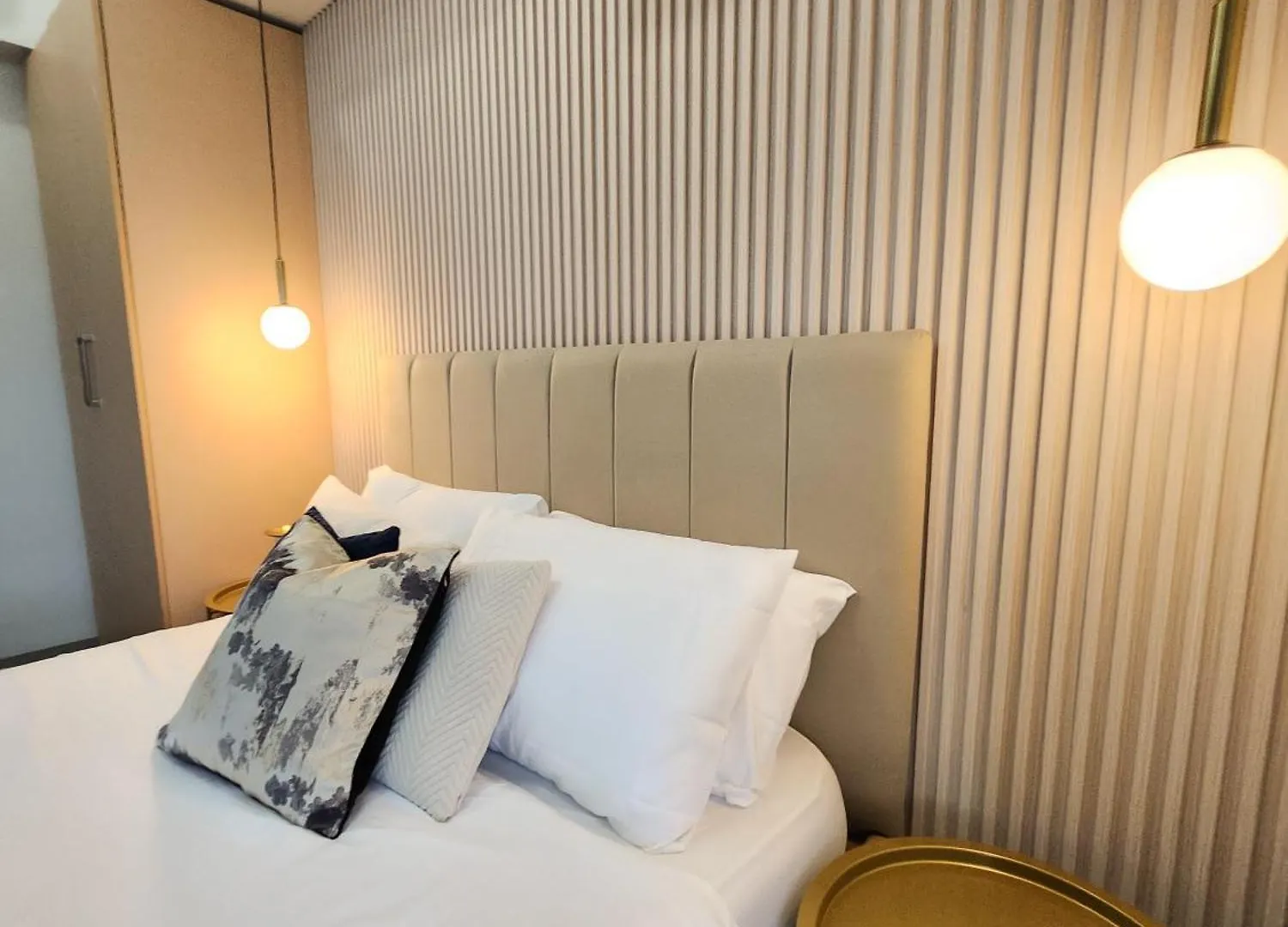 Luxestaysmnl Parisian Charm 1Br Suite Pool Gym 400Mbps Wifi Netflix Amazing City View Taguig Φιλιππίνες