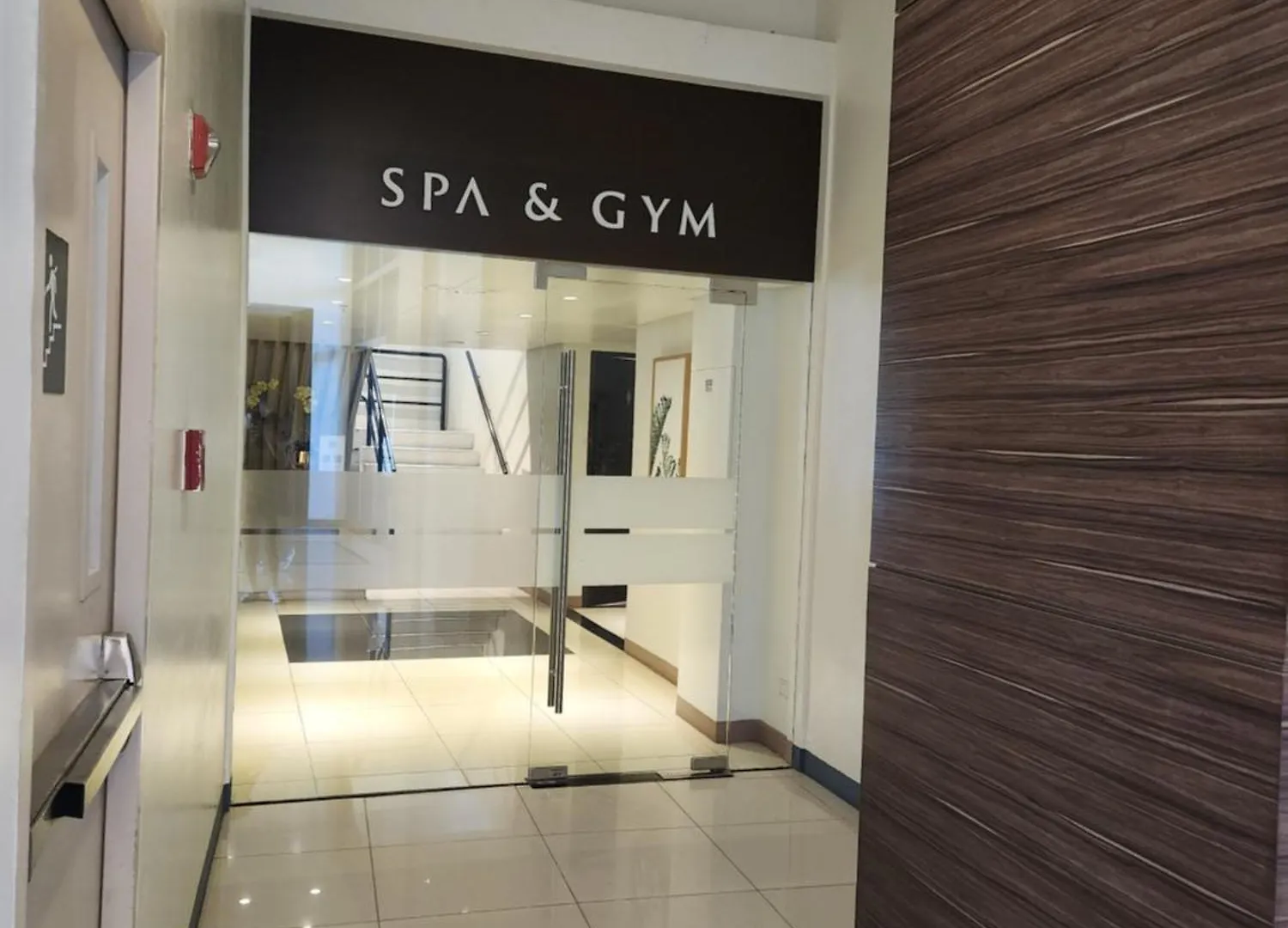Luxestaysmnl Parisian Charm 1Br Suite Pool Gym 400Mbps Wifi Netflix Amazing City View Taguig