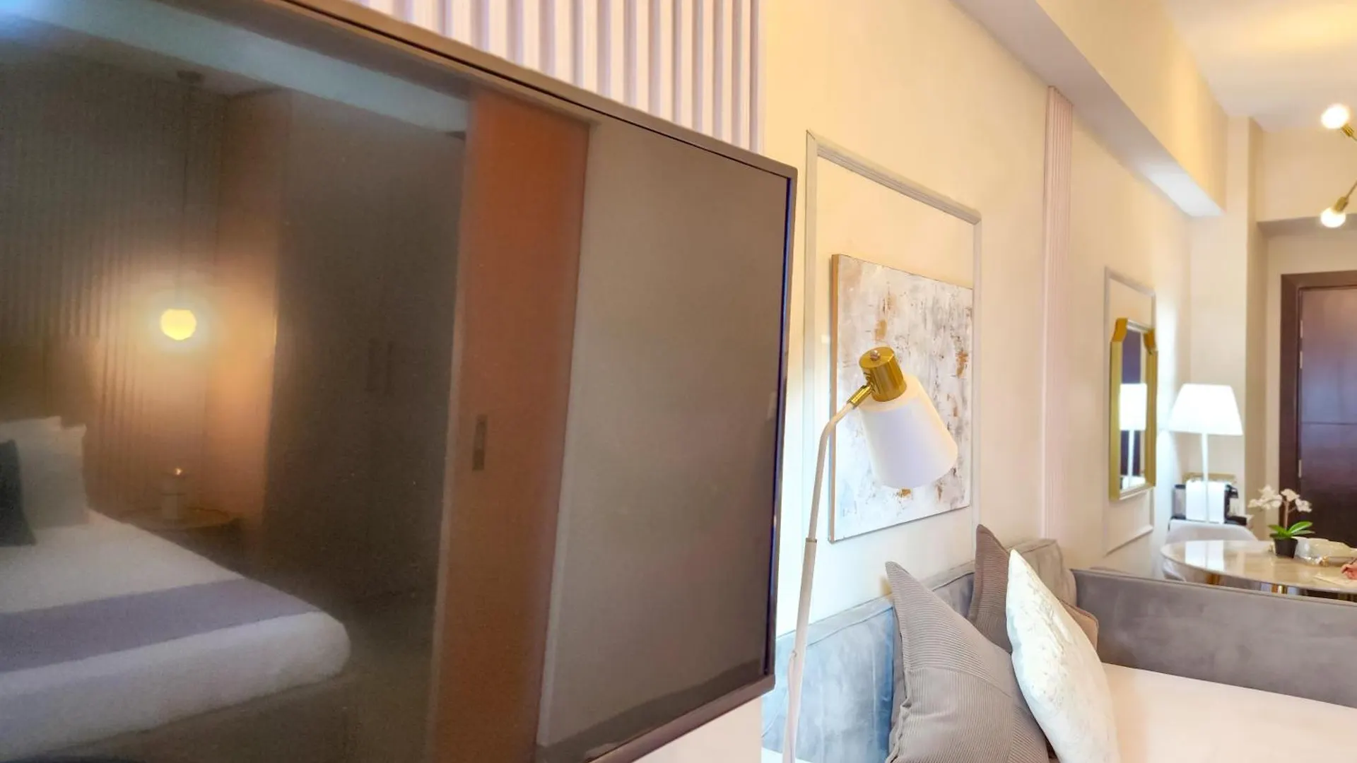 Luxestaysmnl Parisian Charm 1Br Suite Pool Gym 400Mbps Wifi Netflix Amazing City View Taguig