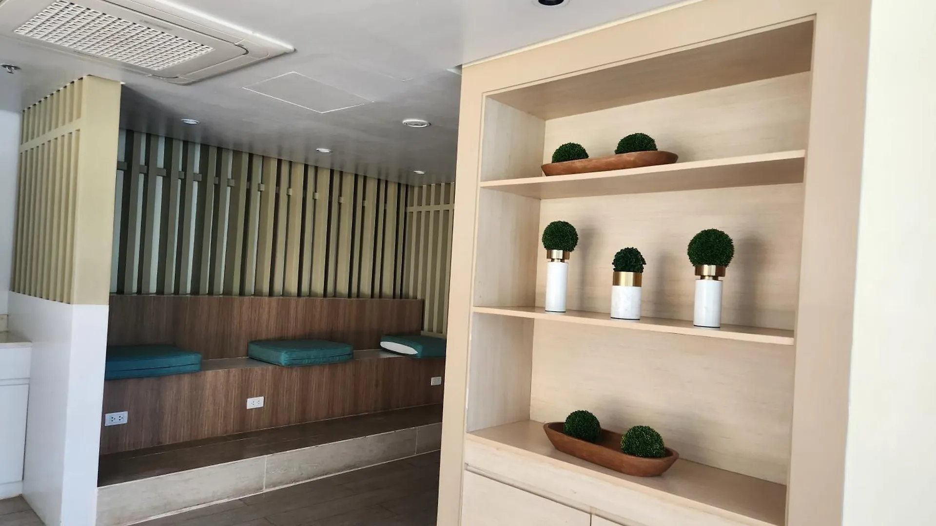 Luxestaysmnl Parisian Charm 1Br Suite Pool Gym 400Mbps Wifi Netflix Amazing City View Taguig Φιλιππίνες