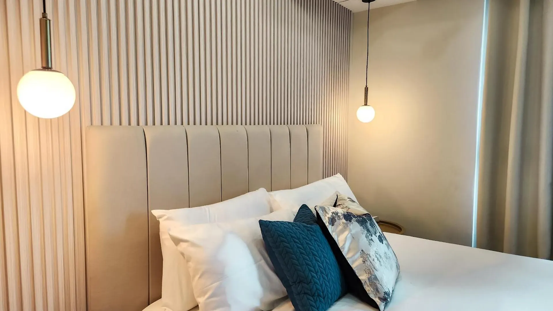 Luxestaysmnl Parisian Charm 1Br Suite Pool Gym 400Mbps Wifi Netflix Amazing City View Taguig 0*,