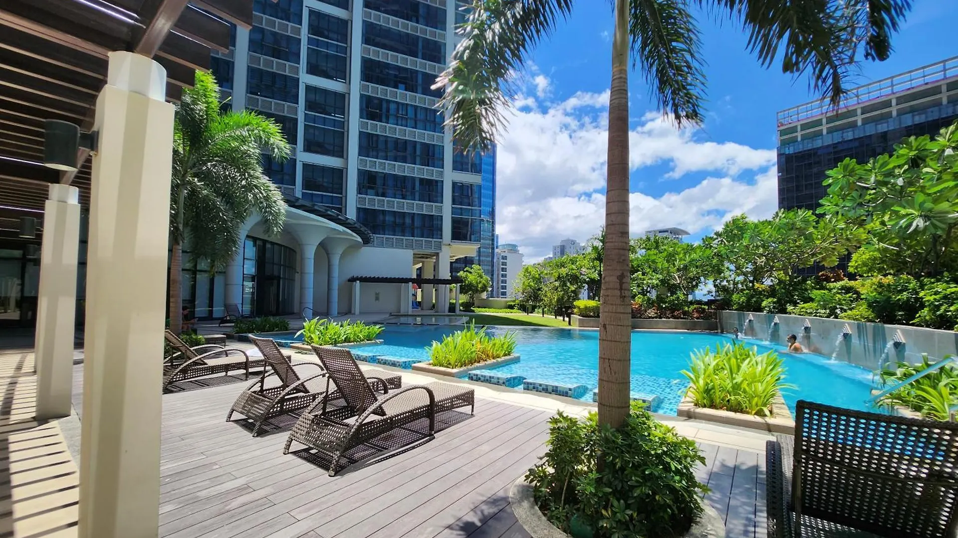 Luxestaysmnl Parisian Charm 1Br Suite Pool Gym 400Mbps Wifi Netflix Amazing City View Taguig