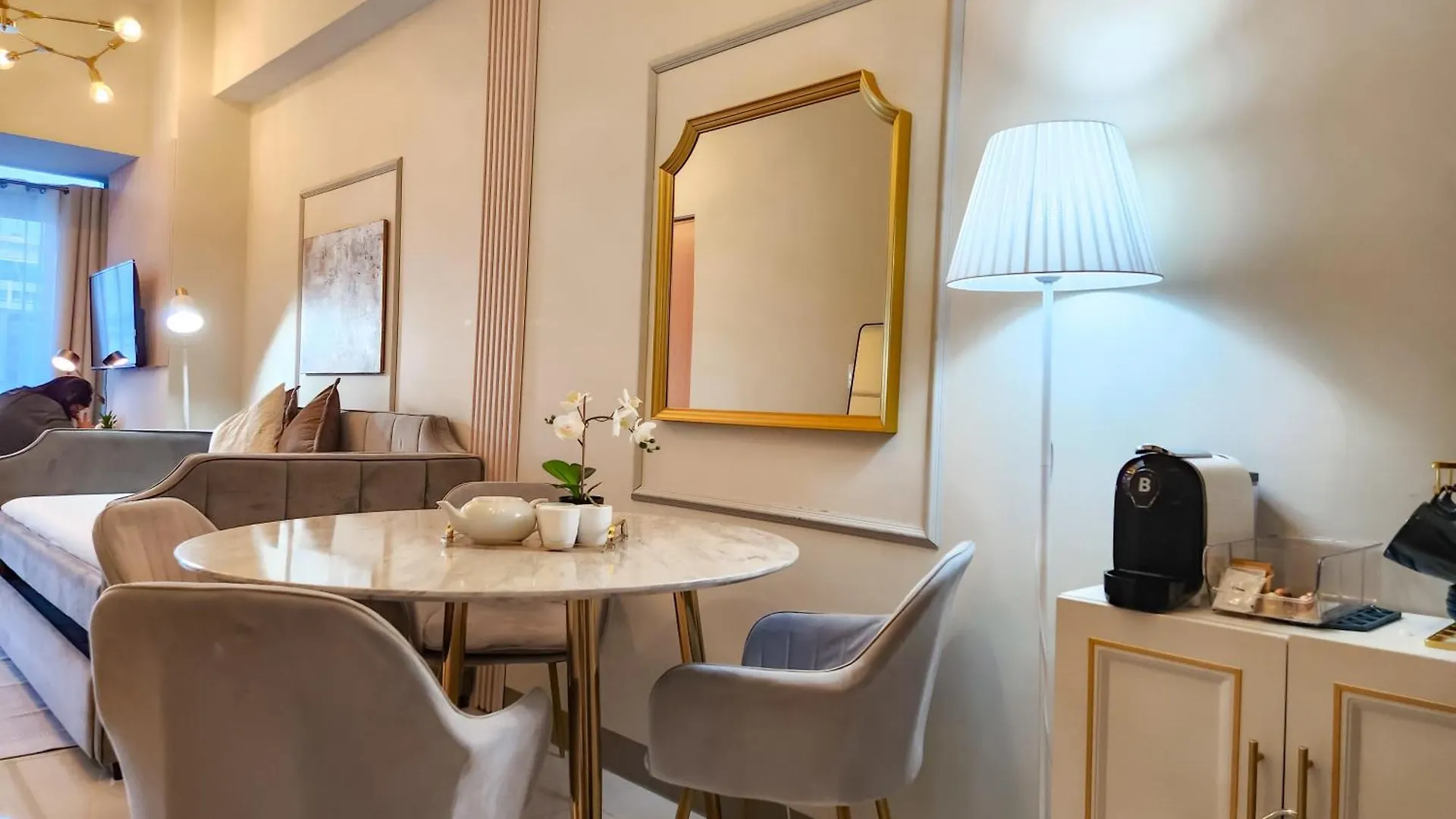 Luxestaysmnl Parisian Charm 1Br Suite Pool Gym 400Mbps Wifi Netflix Amazing City View Taguig Ξενοδοχείο με διαμερίσματα