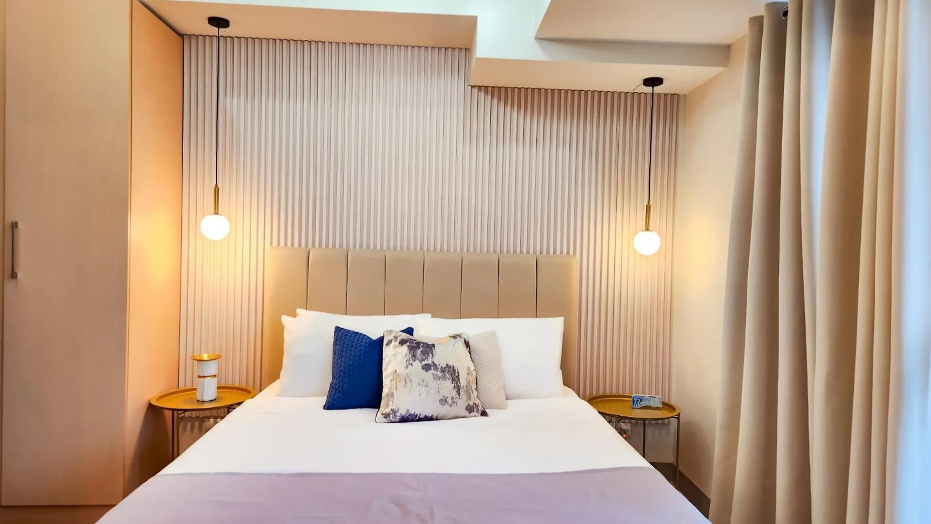 Ξενοδοχείο με διαμερίσματα Luxestaysmnl Parisian Charm 1Br Suite Pool Gym 400Mbps Wifi Netflix Amazing City View Taguig