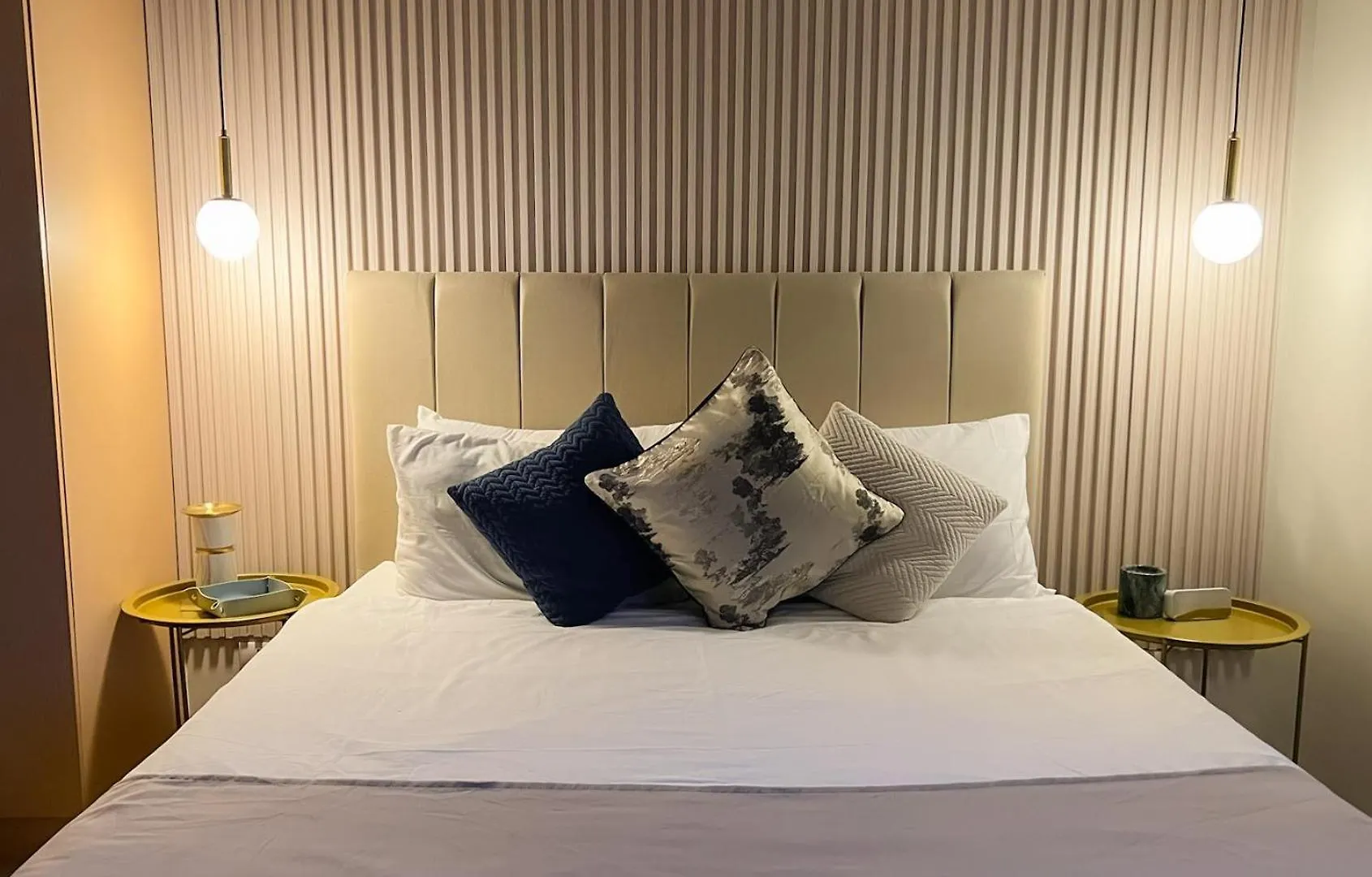 Luxestaysmnl Parisian Charm 1Br Suite Pool Gym 400Mbps Wifi Netflix Amazing City View Taguig
