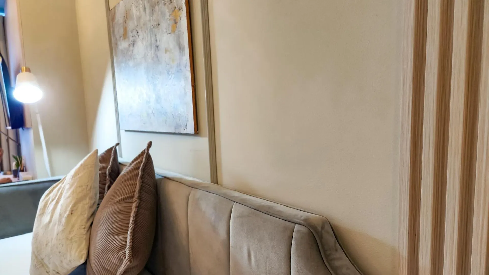 Luxestaysmnl Parisian Charm 1Br Suite Pool Gym 400Mbps Wifi Netflix Amazing City View Taguig 0*,  Φιλιππίνες